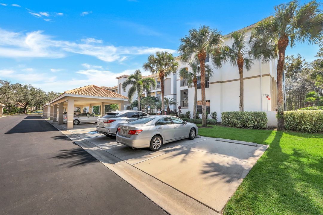 8285 Danbury Blvd #207, Naples, FL 34120