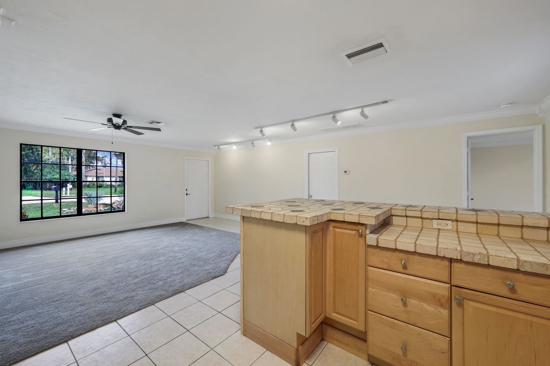 9052 Murcott Dr W, Fort Myers, FL 33967