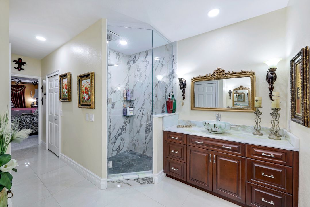 221 10th St SE, Naples, FL 34117