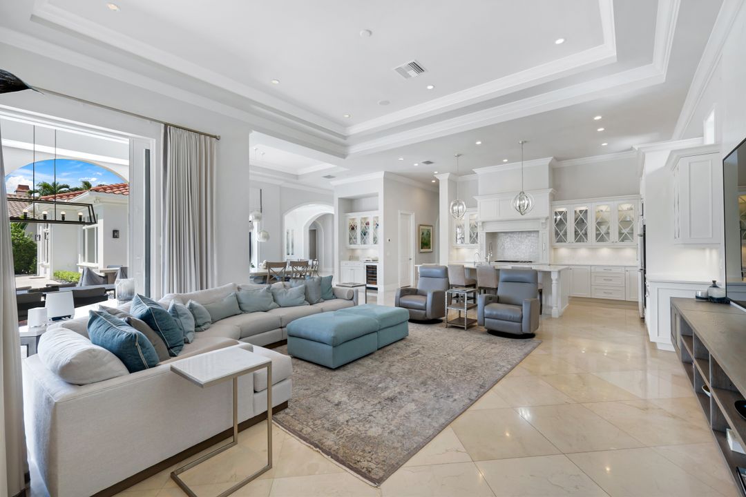 2558 Escada Ct, Naples, FL 34109
