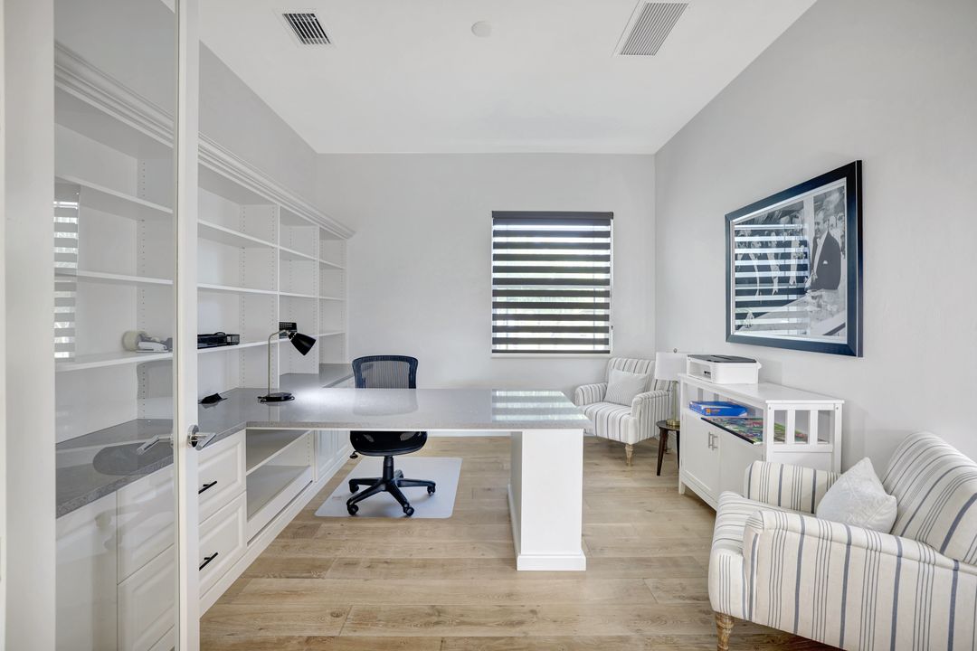 16 Willoughby Dr, Naples, FL 34110