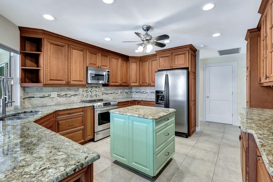 5012 SW 8th Pl, Cape Coral, FL 33914