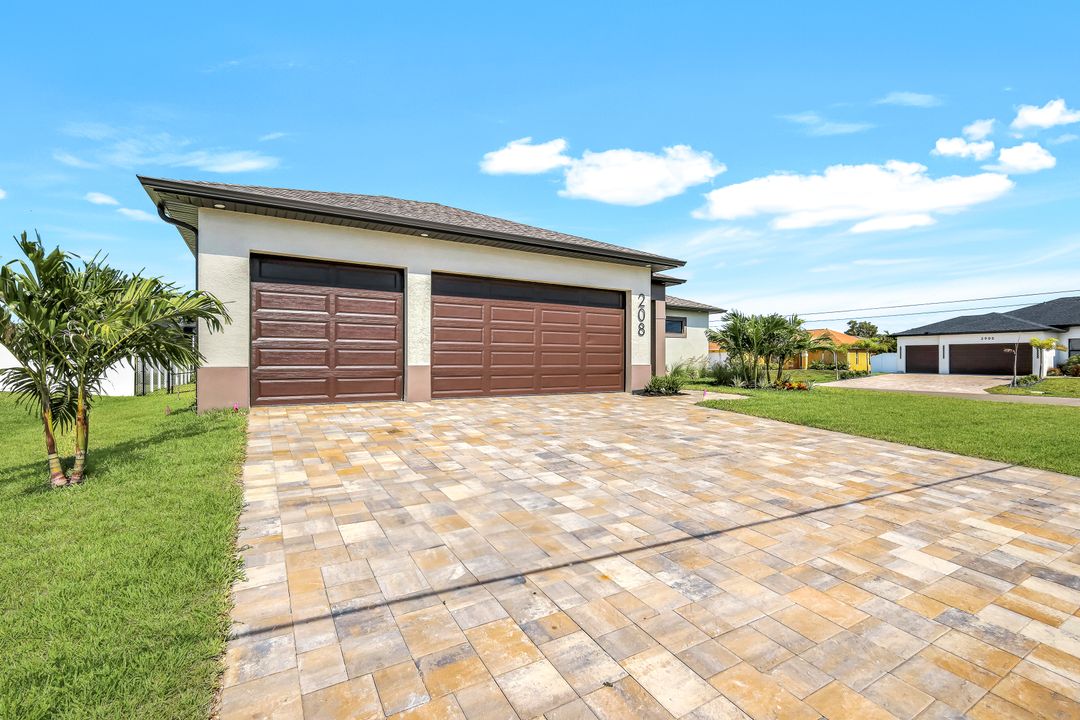 208 SW 29th Ave, Cape Coral, FL 33991