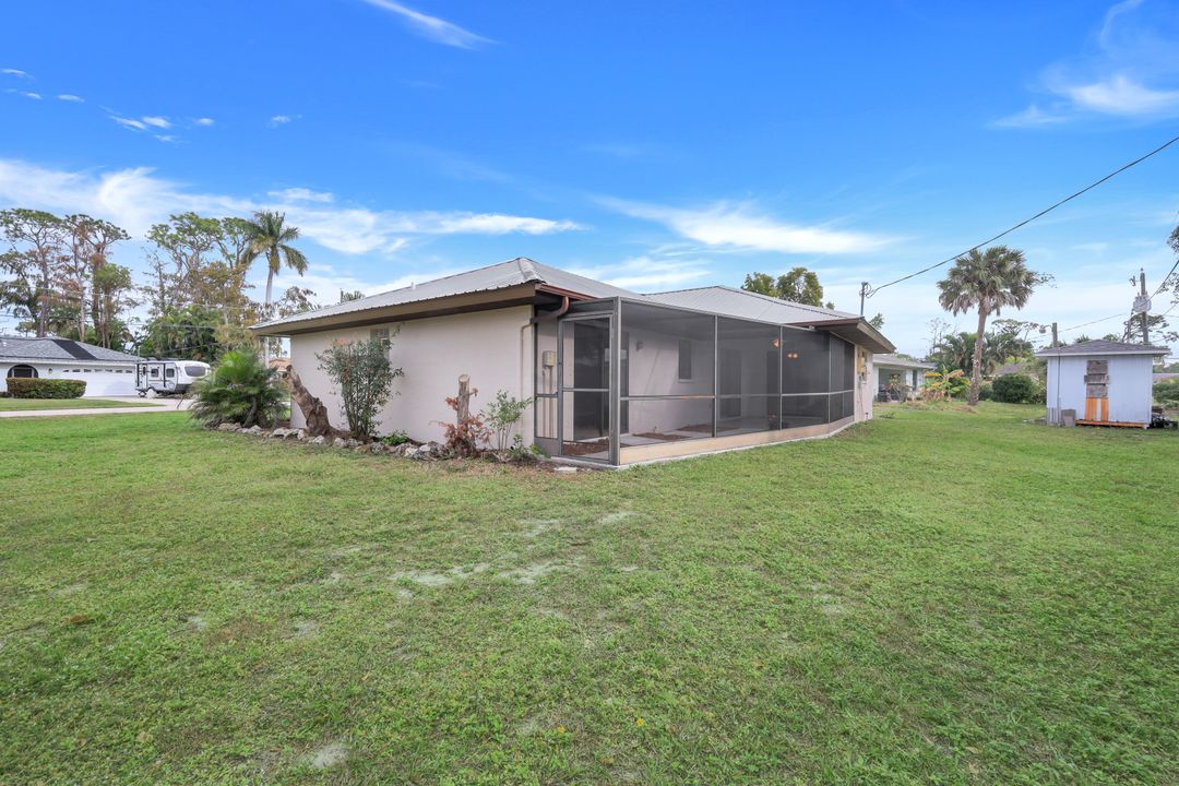 9052 Murcott Dr W, Fort Myers, FL 33967