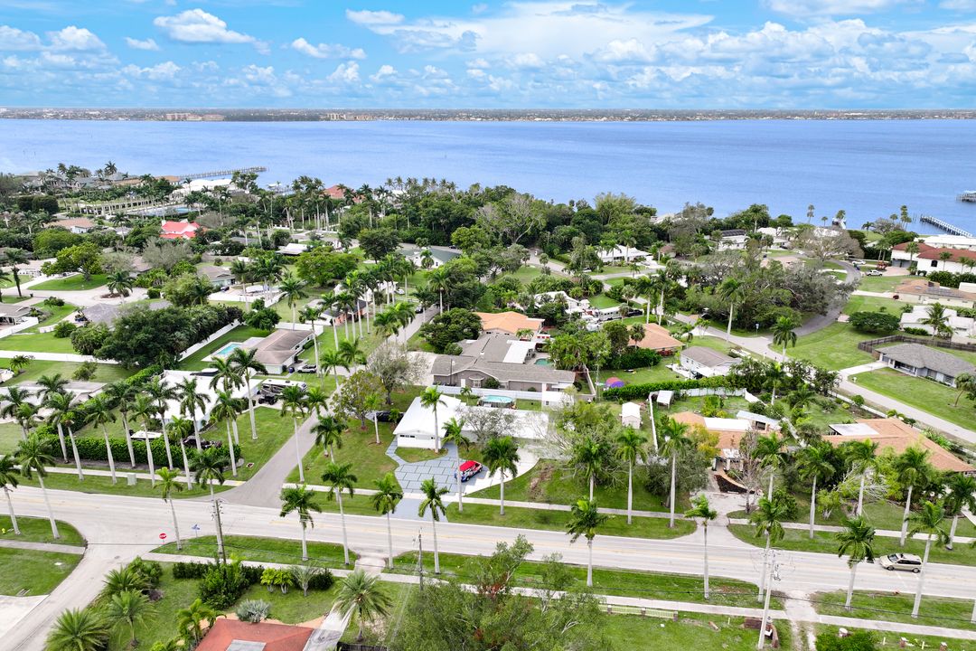 729 Dean Way, Fort Myers, FL 33919