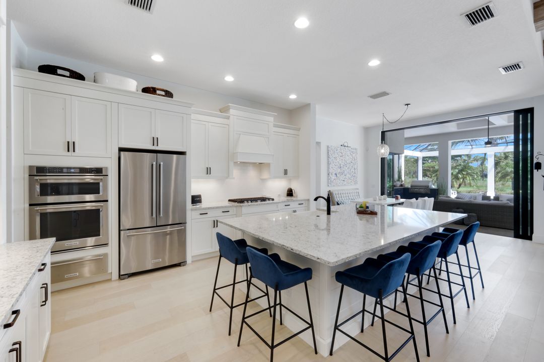 3154 Malaga Way, Naples, FL 34105