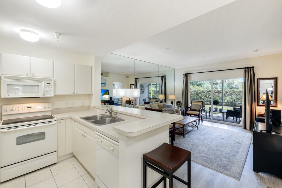 4455 Botanical Pl Cir #103, Naples, FL 34112
