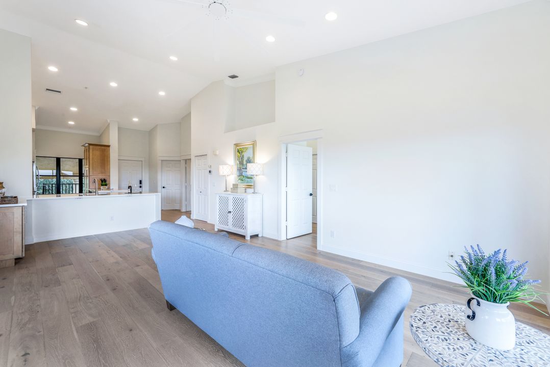 195 Vintage Cir #403, Naples, FL 34119