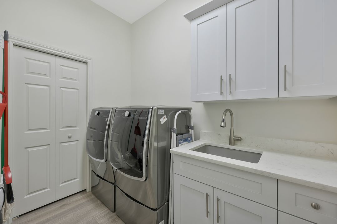 831 Sailaway Ln #203, Naples, FL 34108