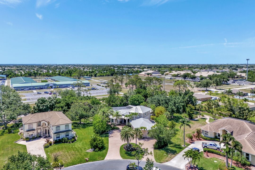 1817 Piccadilly Cir, Cape Coral, FL 33991