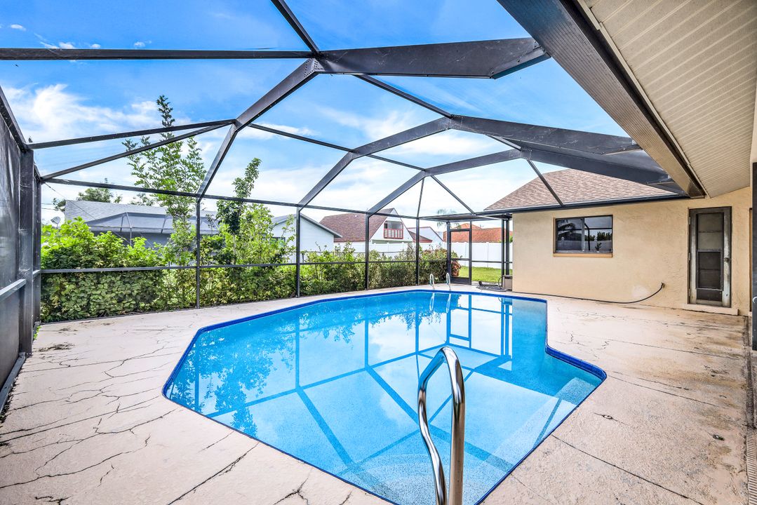 1925 SE 9th Terrace, Cape Coral, FL 33990