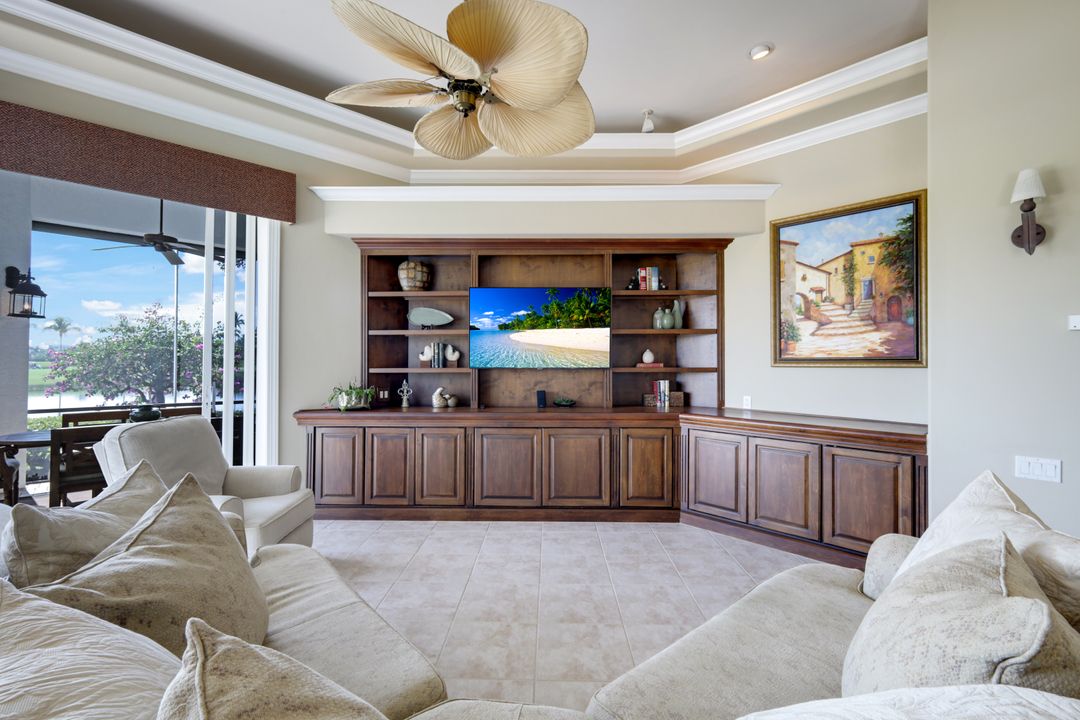 2390 King Palm Way, Naples, FL 34105