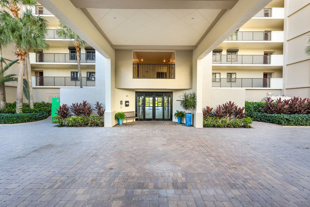 10951 Gulf Shore Dr #1202, Naples, FL 34108