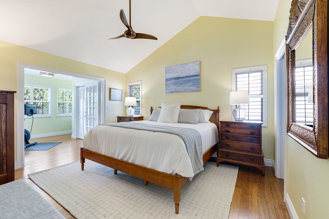 2319 Queens Way, Naples, FL 34112