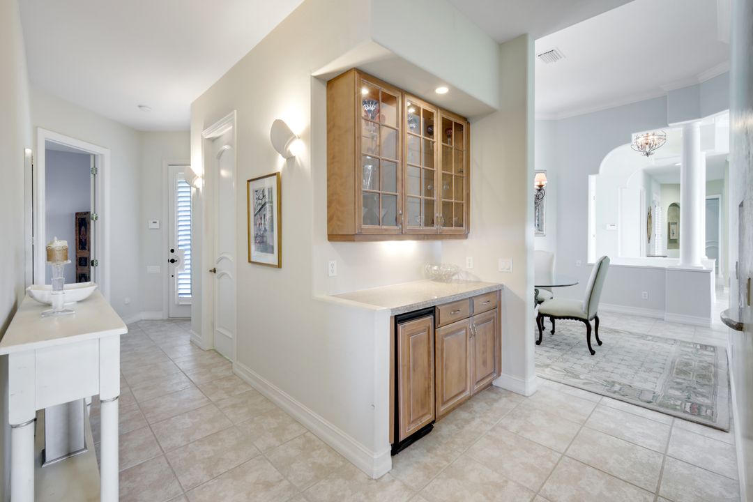 2390 King Palm Way, Naples, FL 34105