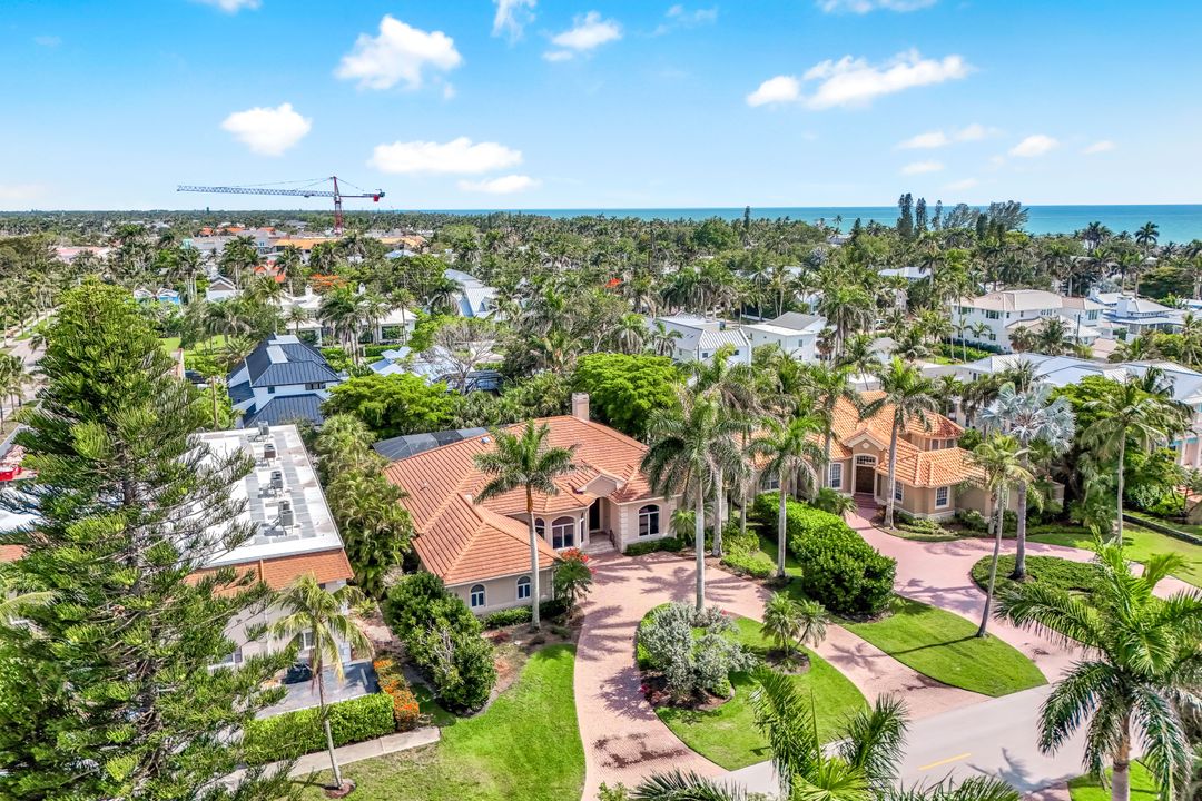 258 9th Ave S, Naples, FL 34102