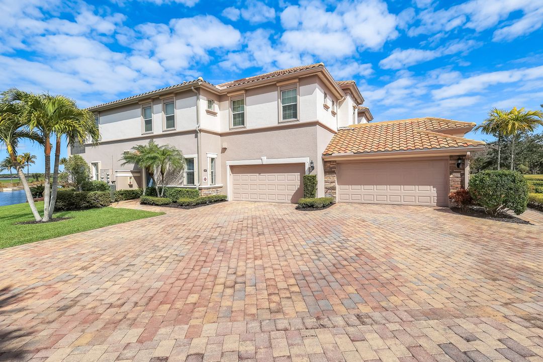 9060 Siesta Bay Dr #101, Naples, FL 34120