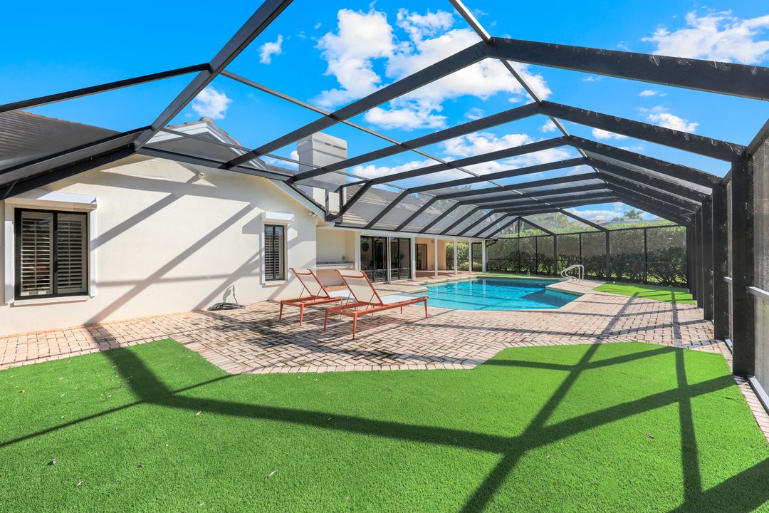 806 Knoll Wood Ct, Naples, FL 34108