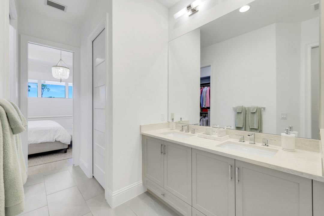 8825 Yucatan Ct, Naples, FL 34112