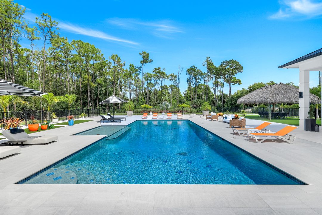6677 Hunters Rd, Naples, FL 34109