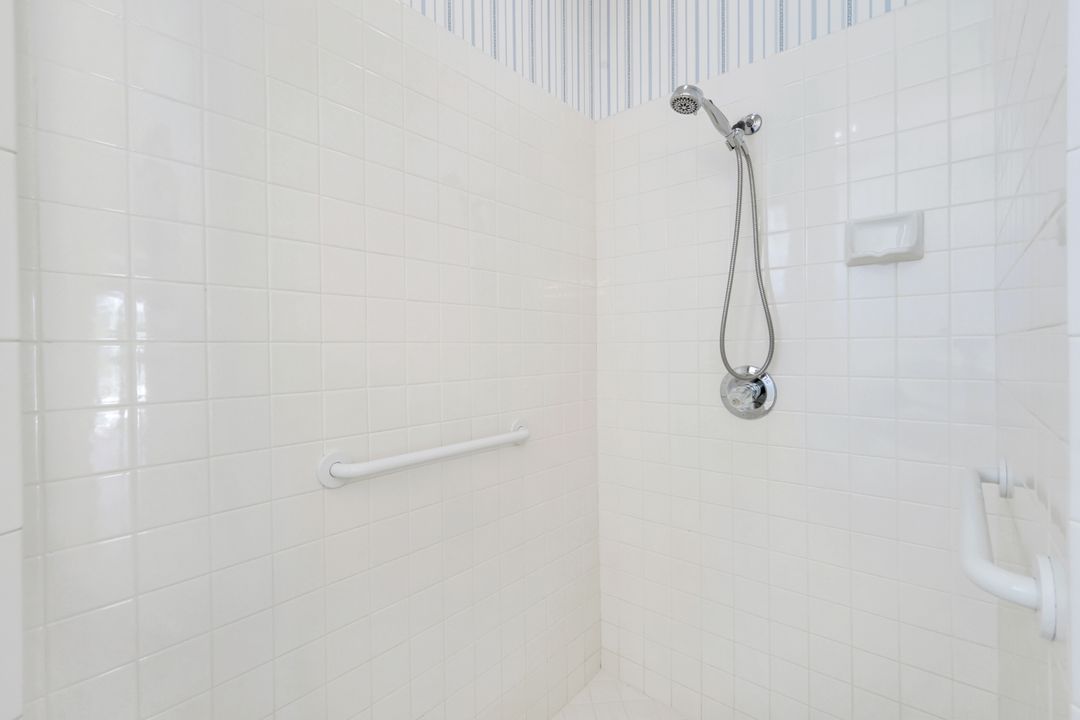190 Palmetto Dunes Cir, Naples, FL 34113
