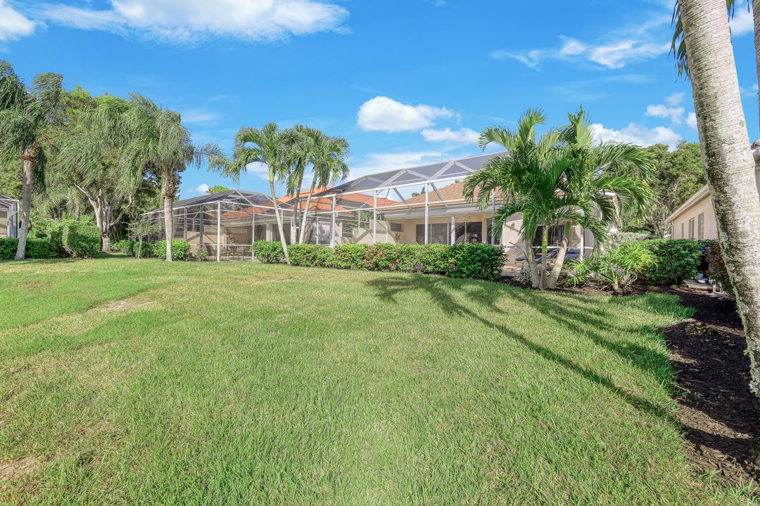 463 Tullamore Ln, Naples, FL 34110