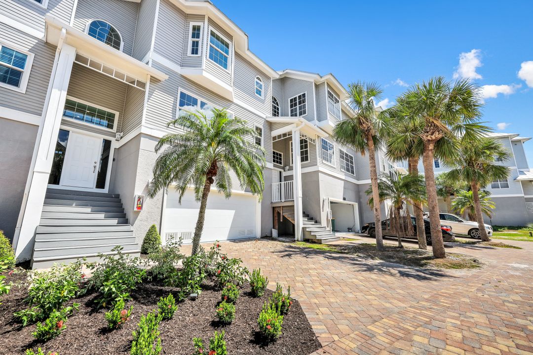 121 Barefoot Cir, Bonita Springs, FL 34134
