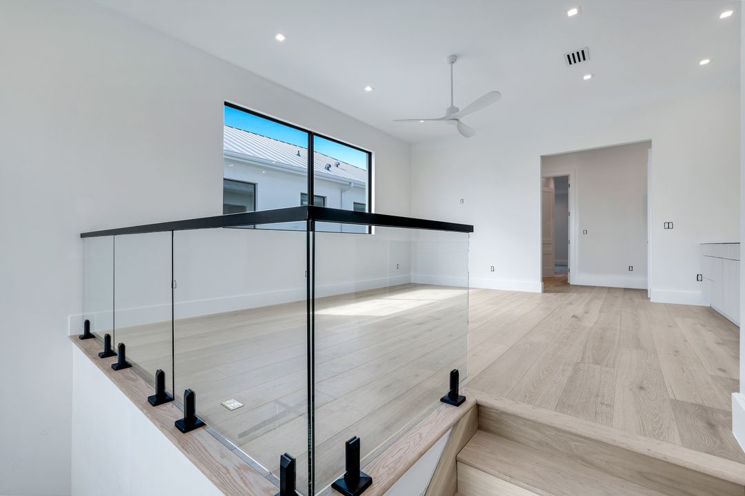 513 92nd Ave N, Naples, FL 34108