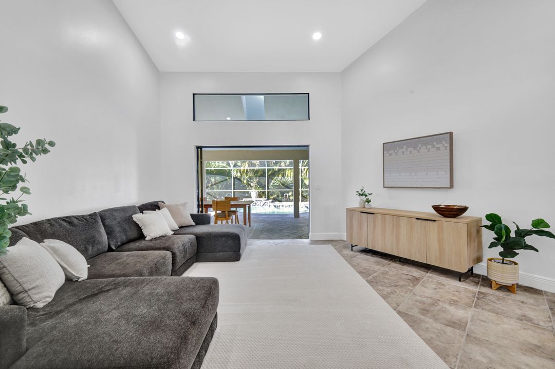 6597 Willow Lake Cir, Fort Myers, FL 33966