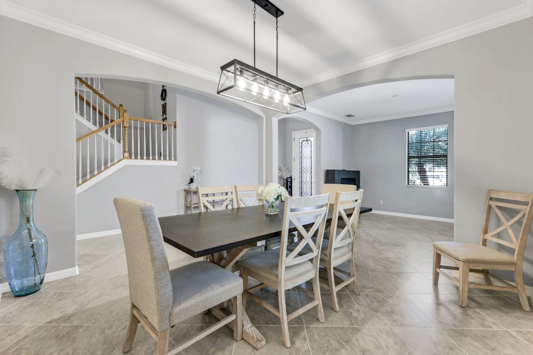 4264 Raffia Palm Cir, Naples, FL 34119
