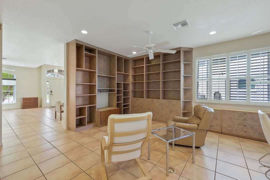 1726 Emerald Cove Cir, Cape Coral, FL 33991