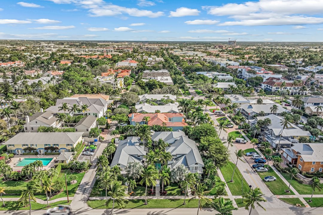 359 2nd St S, Naples, FL 34102