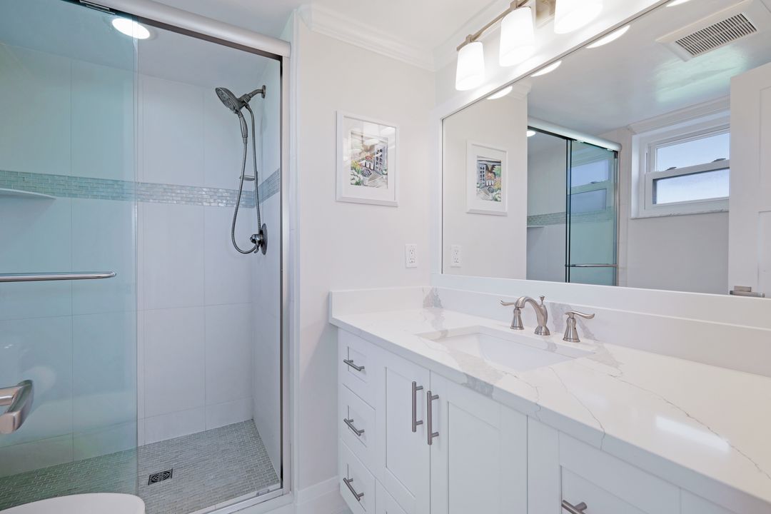 300 Forest Lakes Blvd #112, Naples, FL 34105