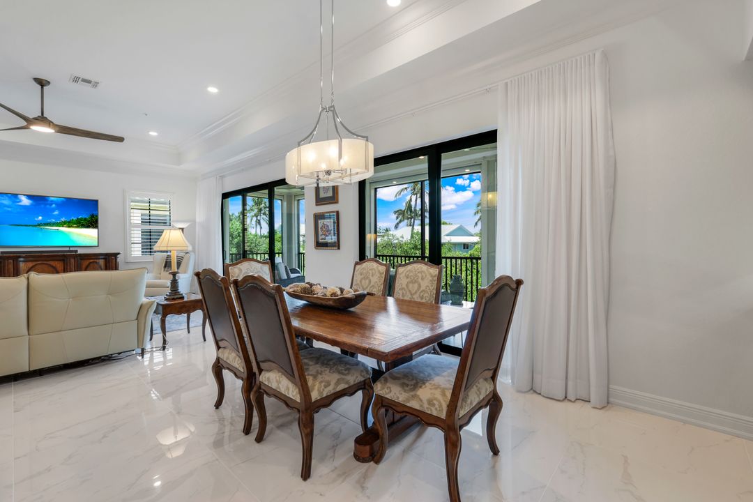 2488 Breakwater Wy #13-201, Naples, FL 34112