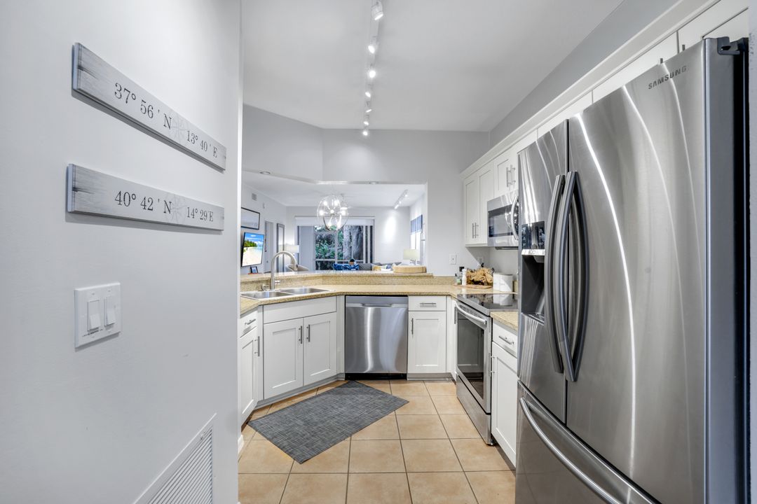 859 Tanbark Dr #101, Naples, FL 34108
