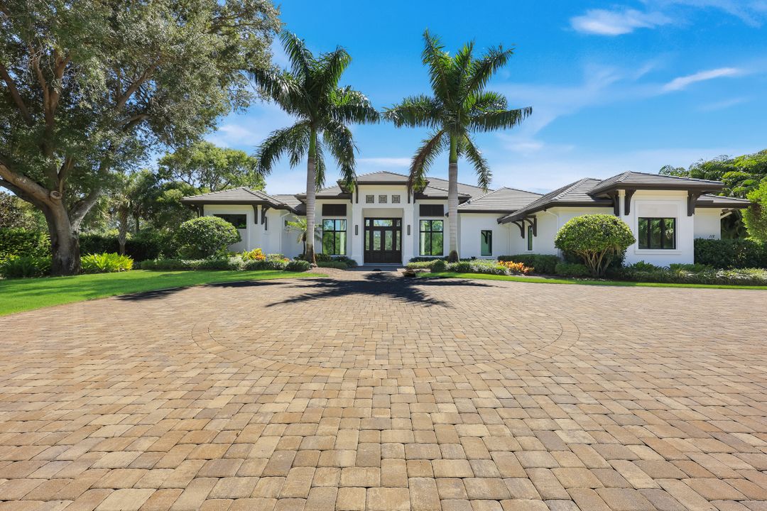 112 Hickory Rd, Naples, FL 34108
