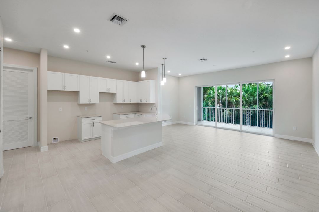 280 Antilles Wy E #101, Naples, FL 34112