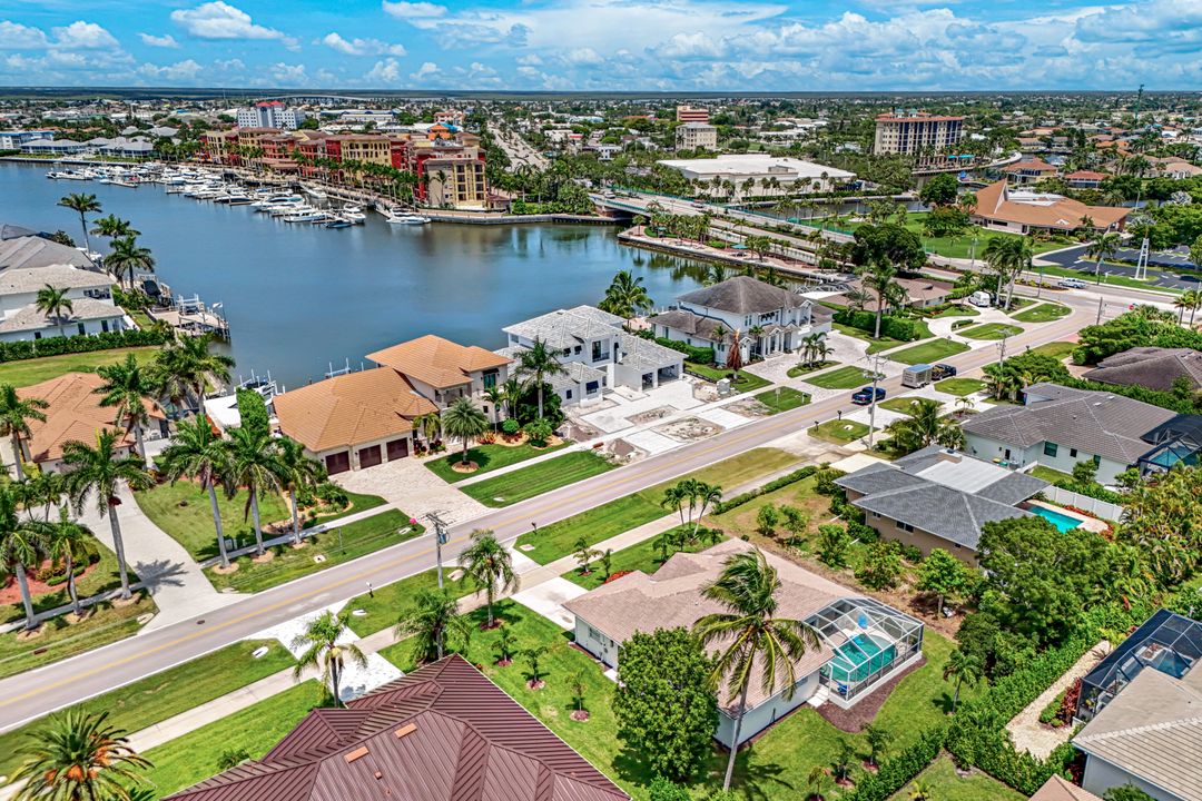 711 Tigertail Ct, Marco Island, FL 34145