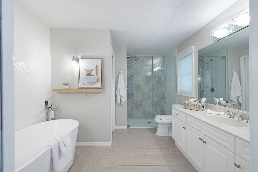 282 Madison Dr, Naples, FL 34110