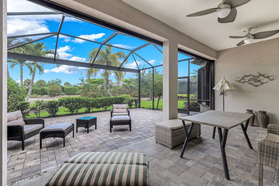 8527 Palacio Terrace N, Naples, FL 34114