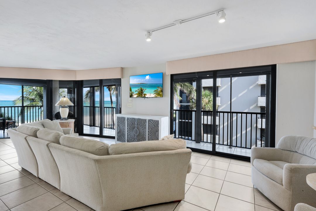 9653 Gulf Shore Dr #303, Naples, FL 34108