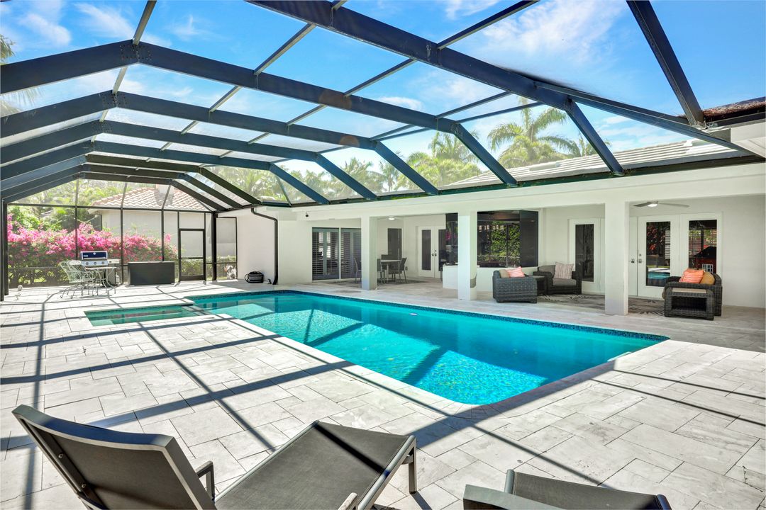 557 Parkwood Ln, Naples, FL 34103
