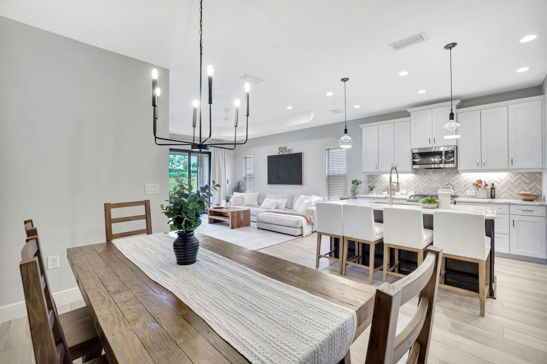 4621 Centaurus Cir, Naples, FL 34120