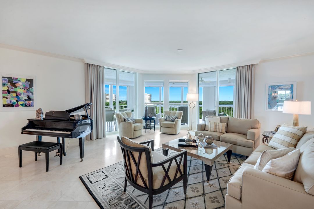 285 Grande Way #503, Naples, FL 34110