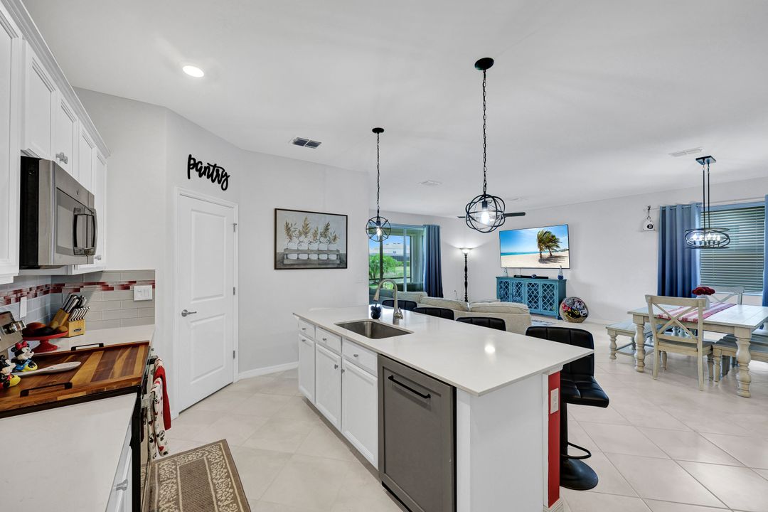 2622 Scarlet Wy, Naples, FL 34120
