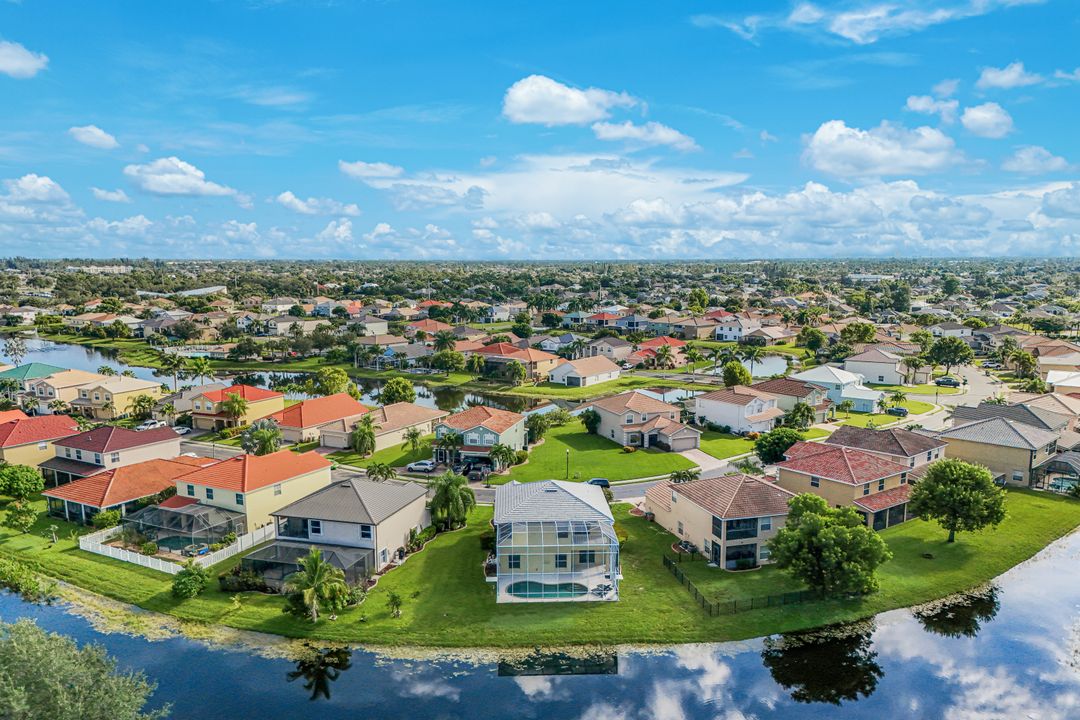 2210 Cape Heather Cir, Cape Coral, FL 33991
