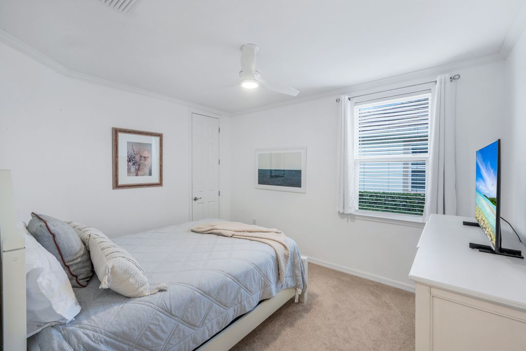 14795 Edgewater Cir, Naples, FL 34114