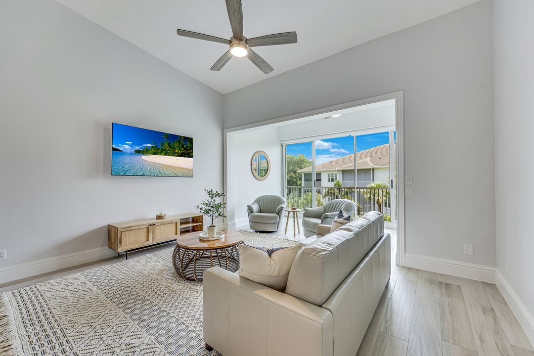 831 Sailaway Ln #202, Naples, FL 34108