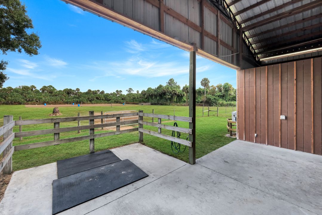 1960 Moulder Dr, Naples, FL 34120