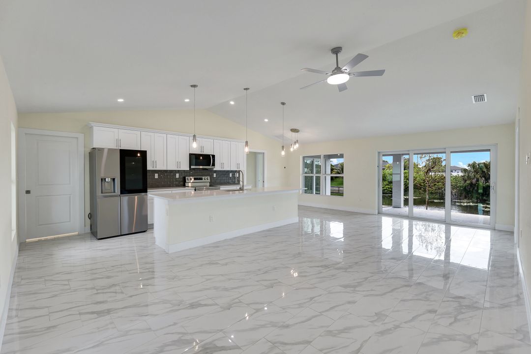2622 NE 1st Pl, Cape Coral, FL 33909